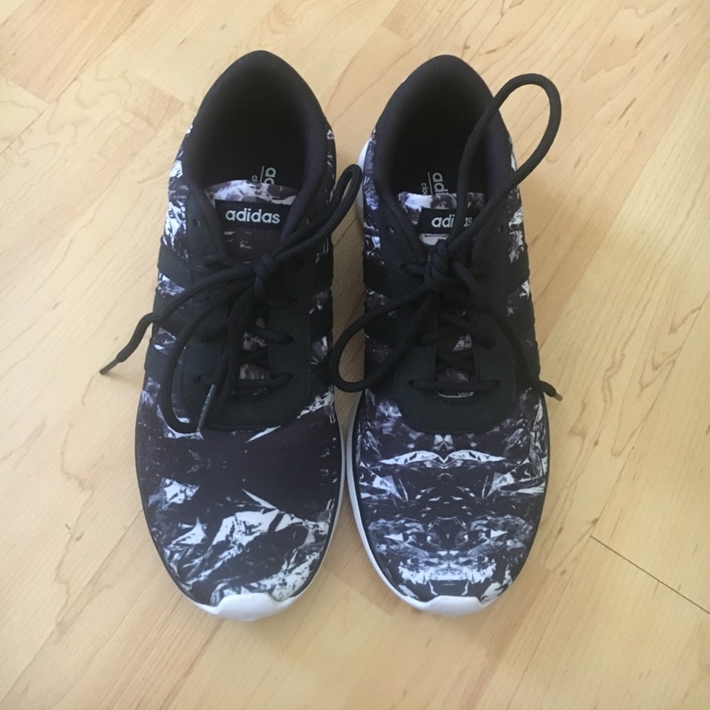 Women’s size 7.5 Adidas Lite Racer Neo Cloudfoam